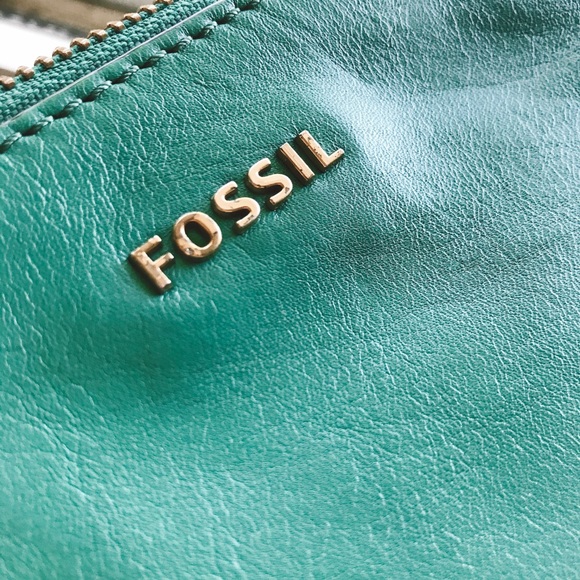 Fossil Leather. Teal green zipper crossbody. - Picture 4 of 8